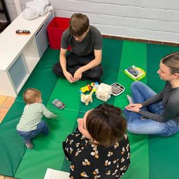 Leerlingen opvoeding en begeleiding van IMK met baby